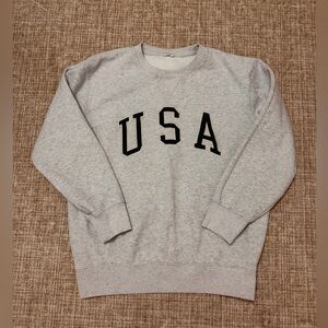 BRANDY MELVILLE USA CREWNECK SWEATSHIRT